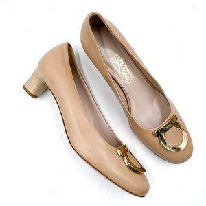 Salvatore Ferragamo Distinta Pumps Beige Leather Gold Gancini Heels Sz 10 B
